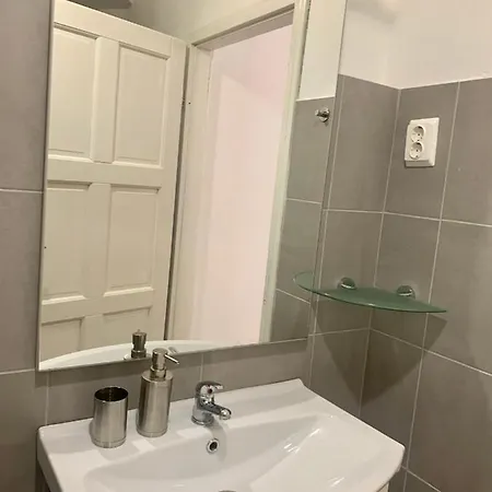 Center Apartment *