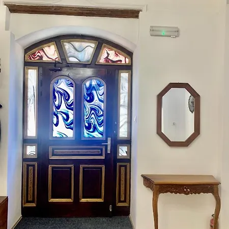 דירה Center