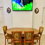 Center Apartment *